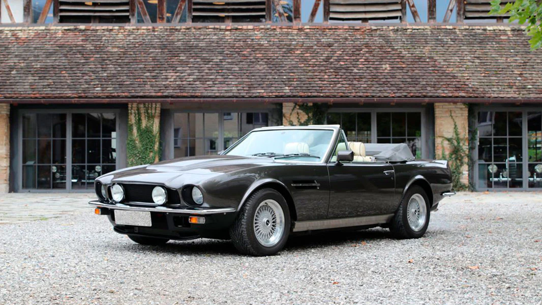 BitCars-aston-martin-v8-vantage-with-bitcoin_4_1500x.webp